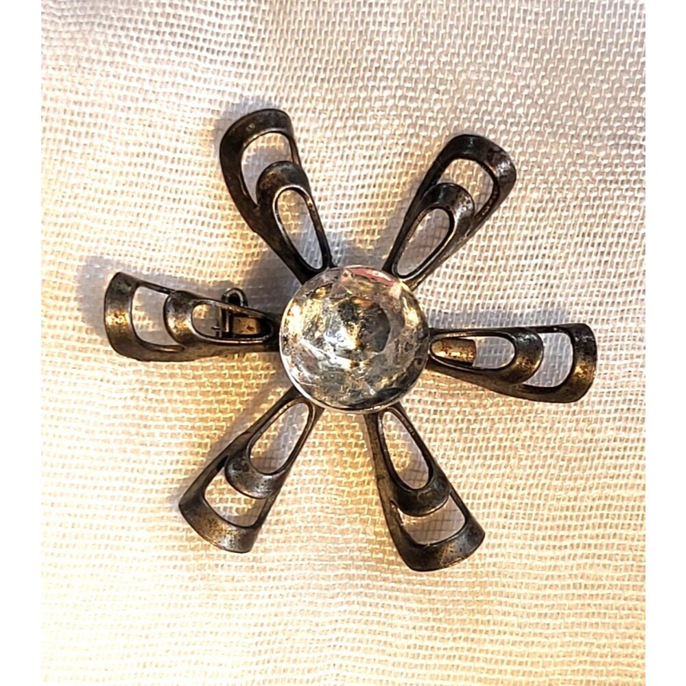 VINTAGE Jewelry Lapel Hat Pin Brooch Clear Glass Center Silver FLOWER